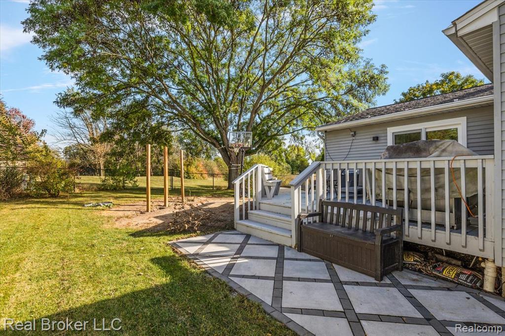 24348 Simmons Drive, Novi, MI — Photo 56