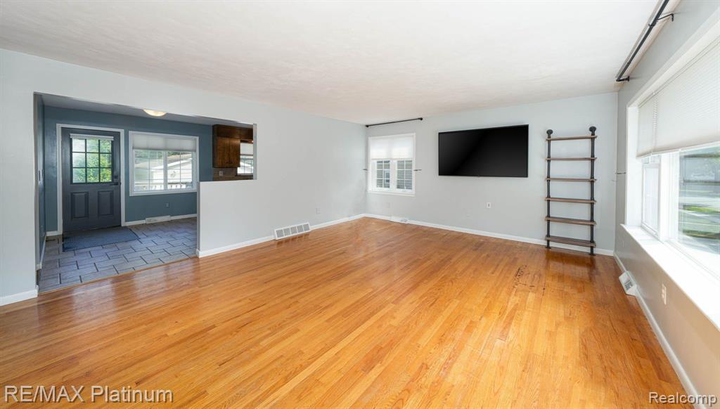 303 BRISTOL Street S, Almont, MI 48003 — Photo 14