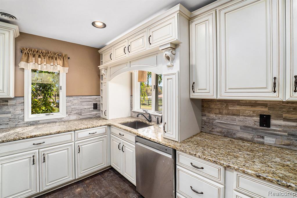 11295 E Lytle Road, Lennon Vlg, MI 48449 — Photo 7