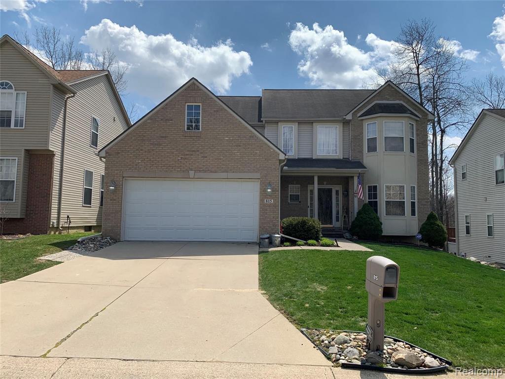 815 CALGARY Street, Auburn Hills, MI 48326 — front exterior