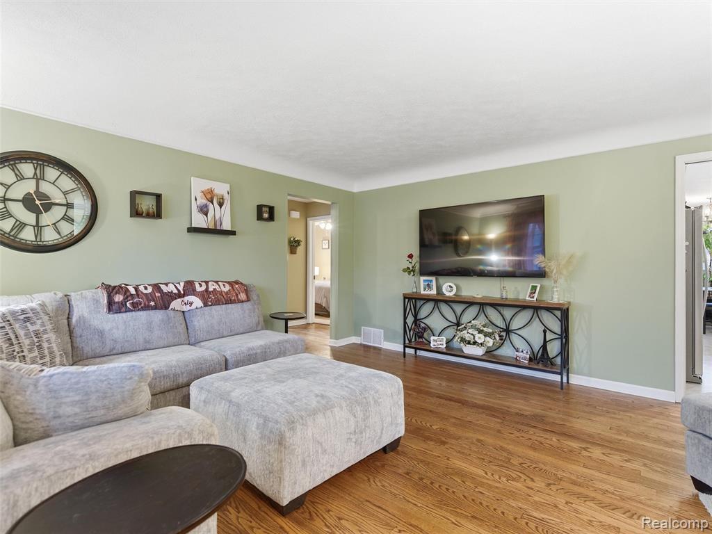 8878 Merriman Road, Livonia, MI 48150 — Photo 6