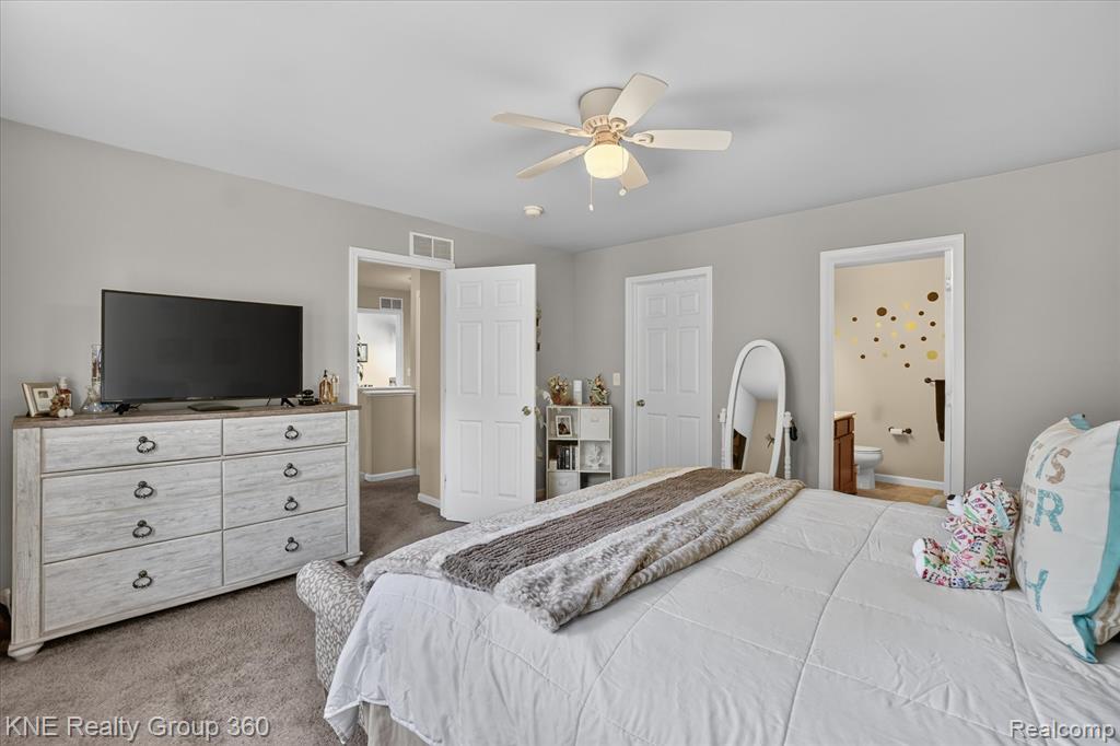 7067 Glenmeadow Court, Grand Blanc, MI 48439 — Photo 29