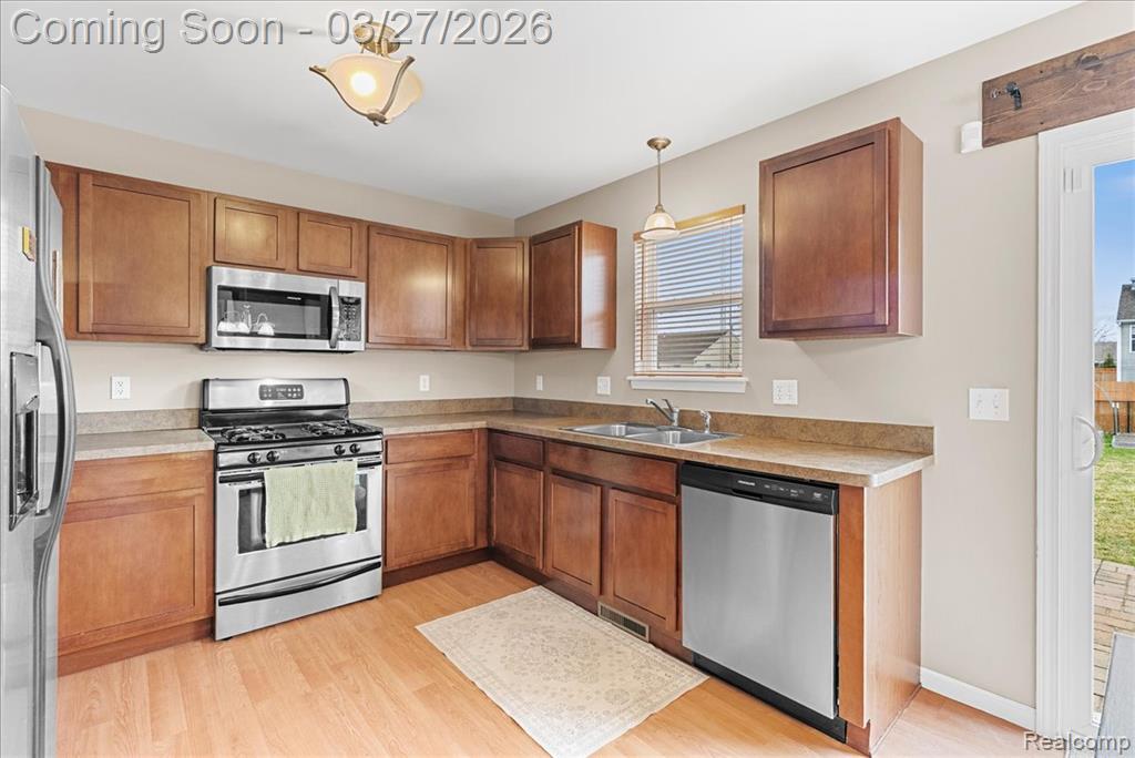 3463 Amber Oaks Drive, Howell, MI 48855 — Photo 12