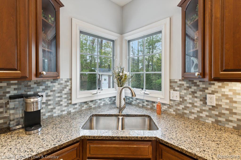 5205 RIDGEVIEW Court, Midland, MI 48642 — Photo 21