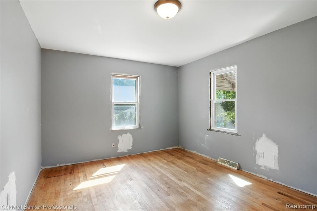 5567 Eldridge Drive, Waterford, MI 48327 — Photo 16