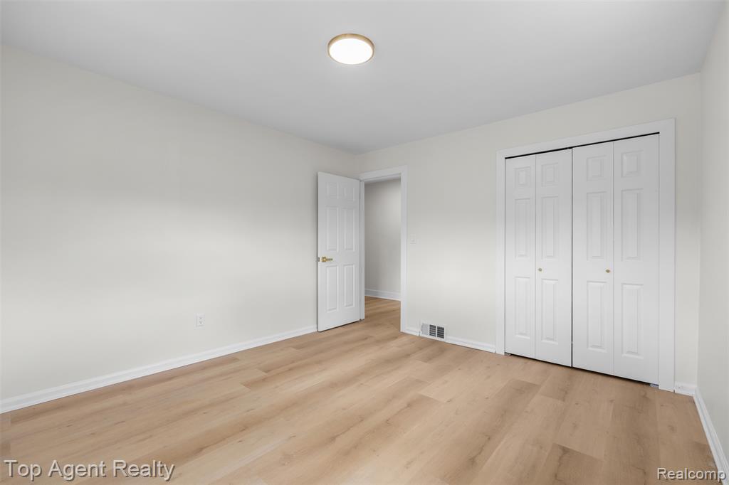 24300 Seneca Street, Oak Park, MI 48237 — Photo 22