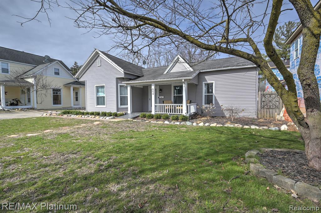 604 S LEROY Street, Fenton, MI 48430 — front exterior