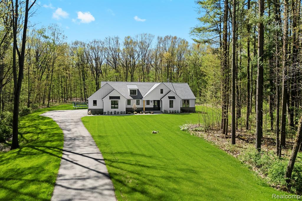 5697 EVERGREEN KNOLL, Howell, MI 48855 — Photo 26