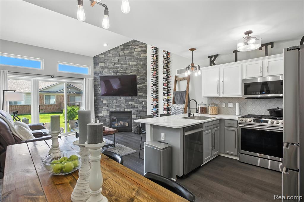 50501 Abbey Drive, New Baltimore, MI 48047 — Photo 15