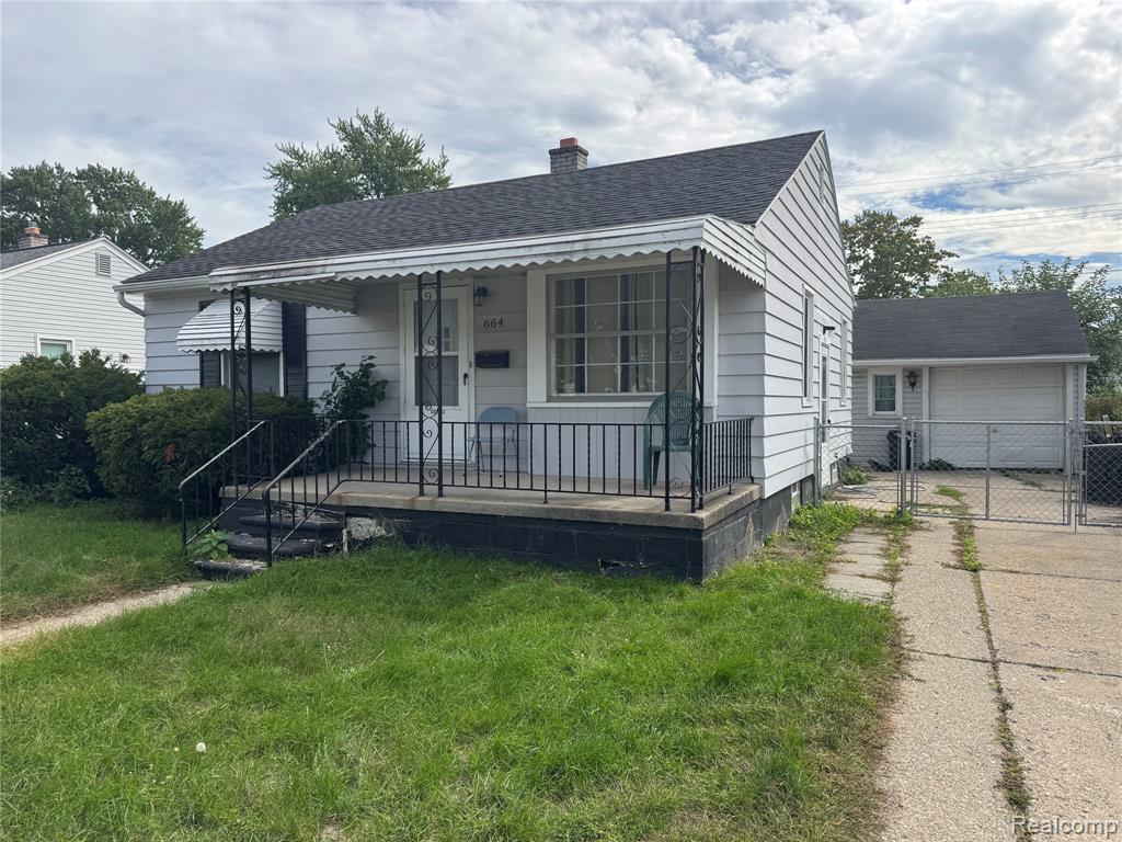 664 E Mapledale Avenue, Hazel Park, MI 48030