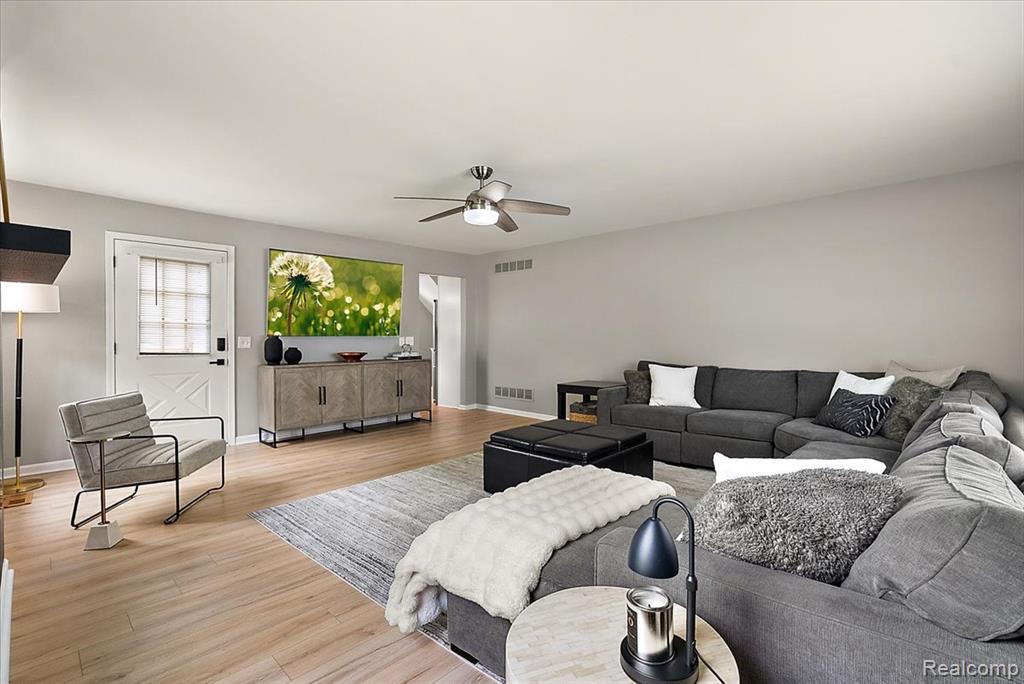 45071 Yorkshire Drive, Novi, MI — Photo 17