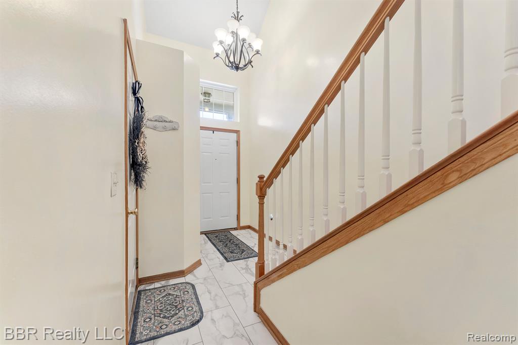 5485 GREENWAY Drive, Trenton, MI, 48183