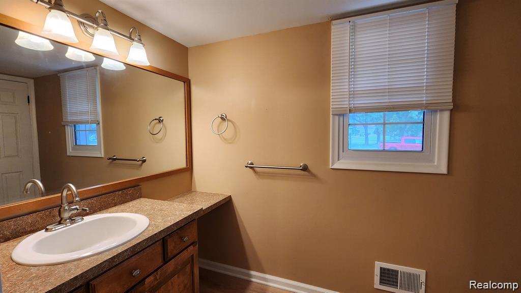 422 Boutell Drive, Grand Blanc, MI 48439 — Photo 11