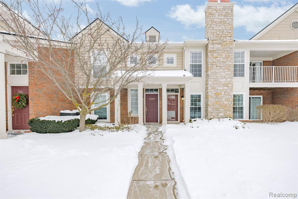 28260 OAKMONTE Circle E, New Hudson, MI 48165 — Photo 2