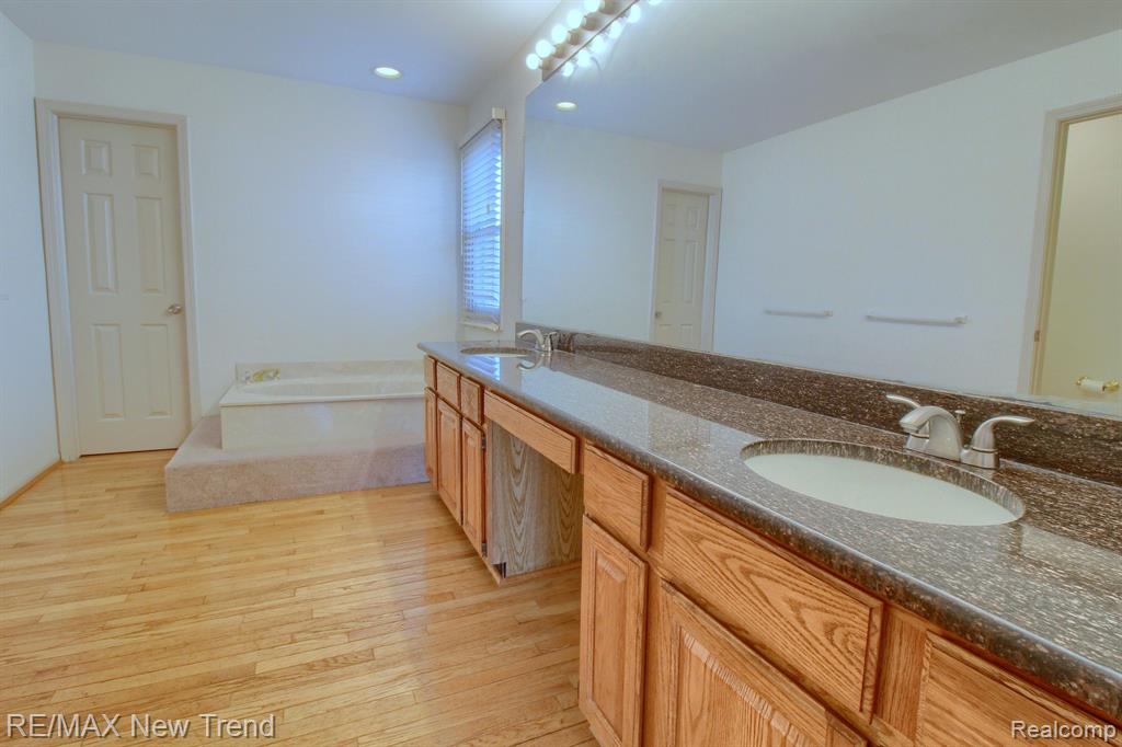 45331 COURTVIEW Trail, Novi, MI — Photo 17