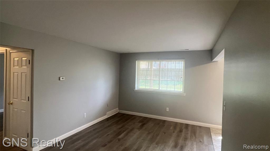 45270 Keding Street, 102, Utica, MI 48317 — Photo 3