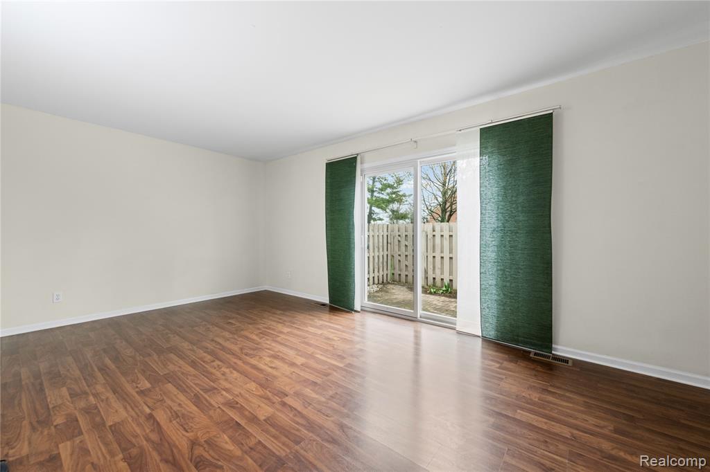 24762 Bashian Drive, Novi, MI — Photo 11