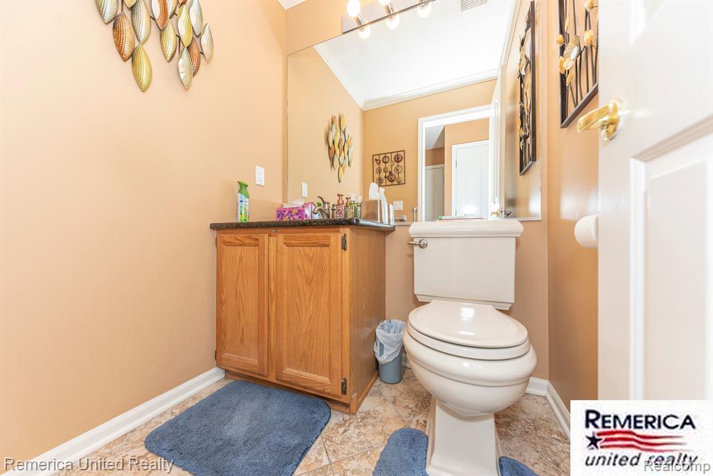 46206 LARCHMONT Drive, Canton, MI 48187 — Photo 24