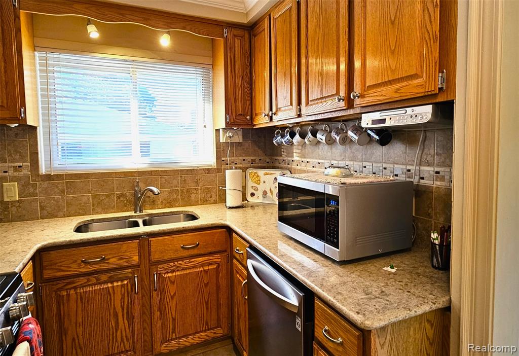 708 Knight Street, Milford, MI 48381 — Photo 9