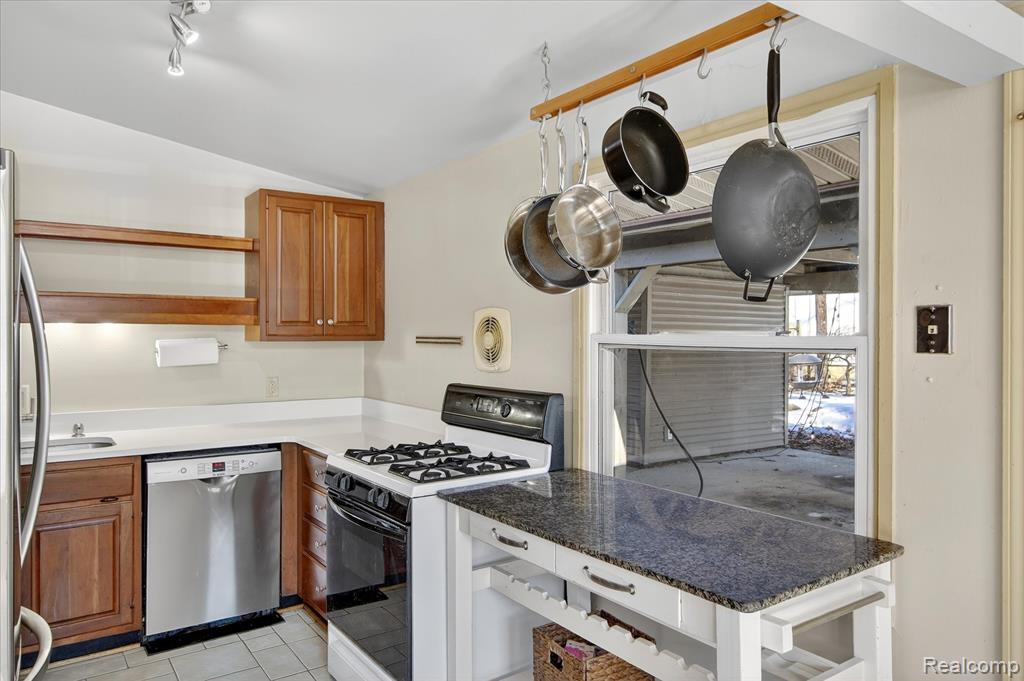 2344 S Circle Drive, Ann Arbor, MI 48103 — Photo 15