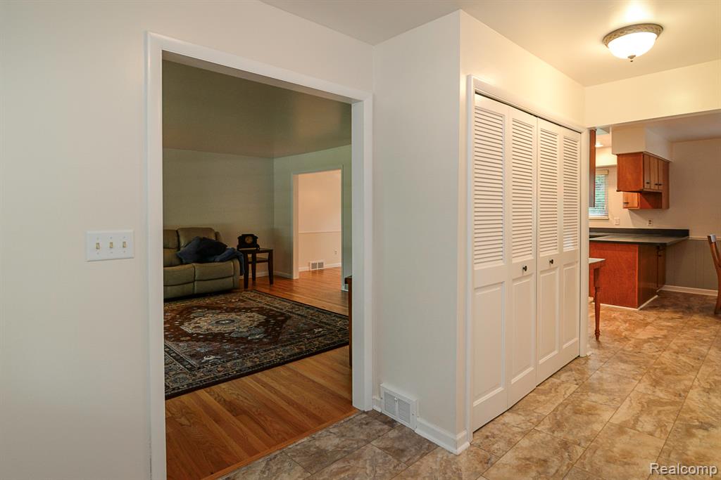 4355 Joanne Drive, Ann Arbor, MI 48103 — Photo 7