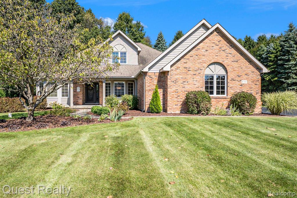 5780 GARNET Circle, Clarkston, MI 48348 — Photo 39