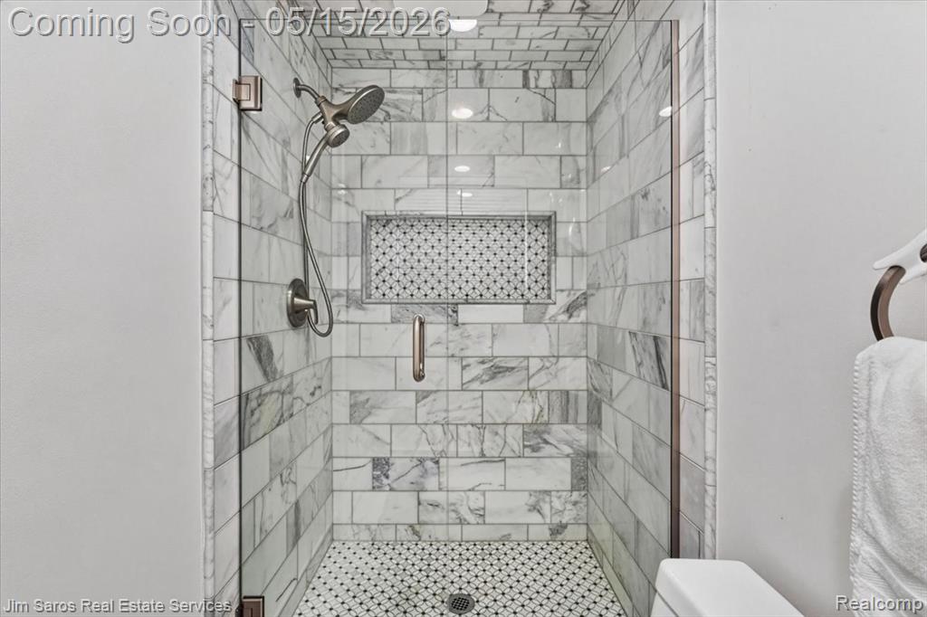 1024 Blairmoor Court, Grosse Pointe Woods, MI 48236 — Photo 19