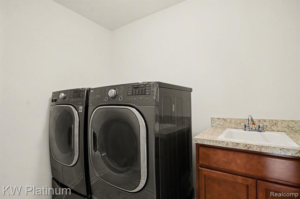55321 Demaret Drive, Macomb, MI 48042 — Photo 29