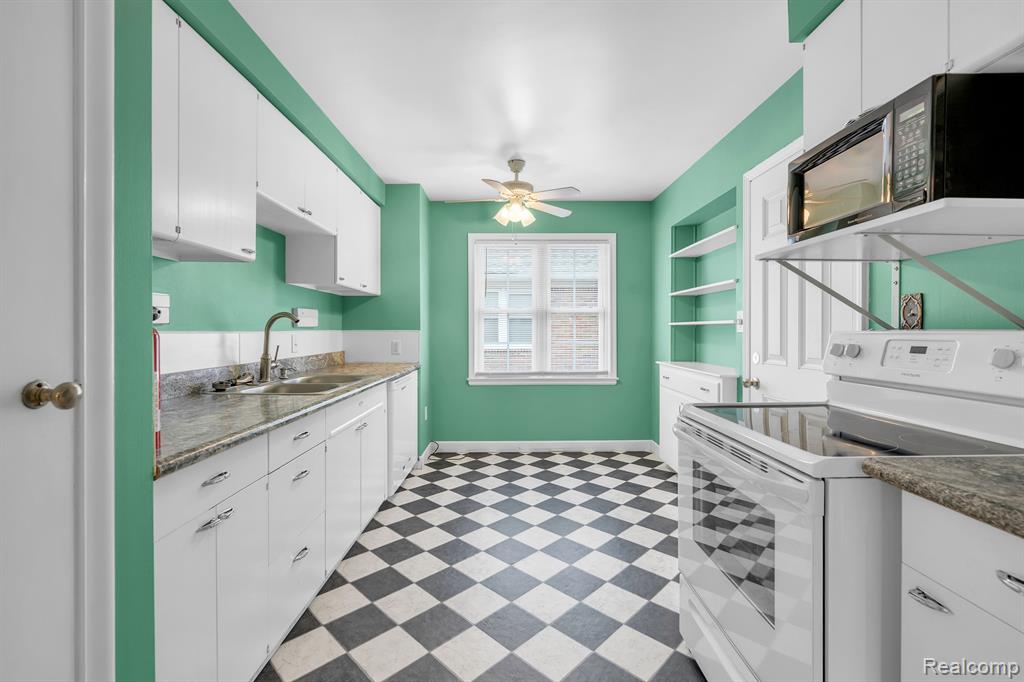 857 HARCOURT Road, Grosse Pointe Park, MI 48230 — Photo 12