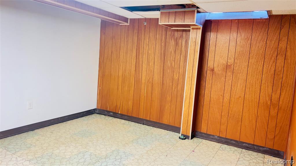 4389 E 12 MILE Road, Warren, MI 48092 — Photo 17