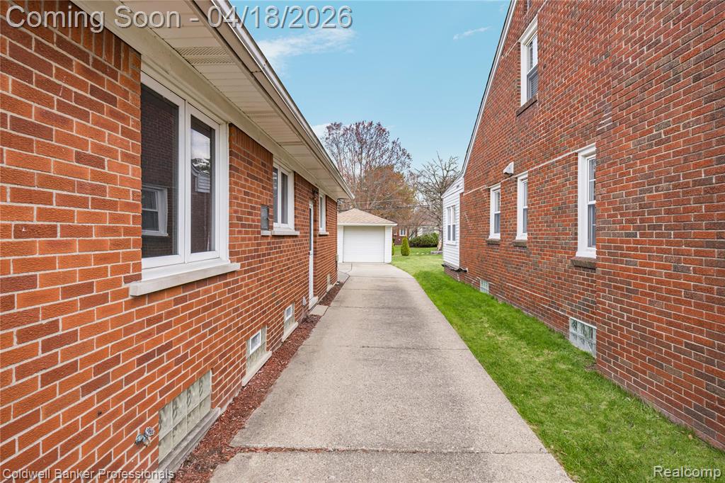 1544 Dorthen Avenue, Grosse Pointe Woods, MI 48236 — Photo 52