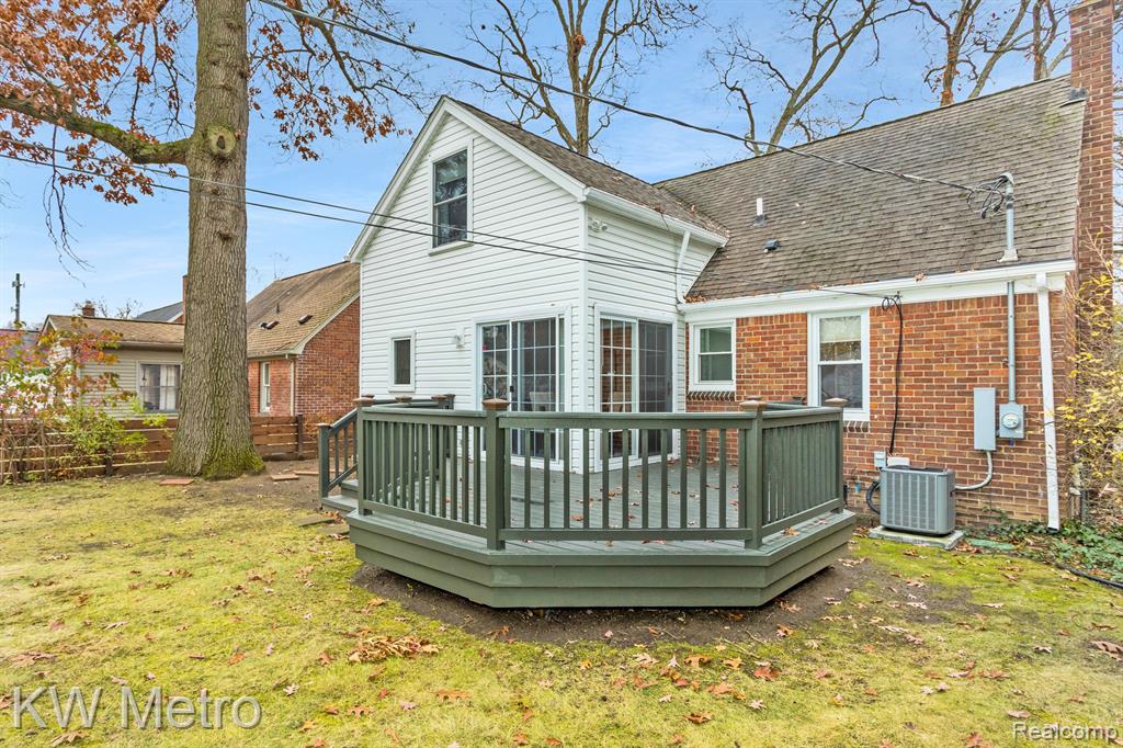 620 CATALPA Drive, Royal Oak, MI 48067 — Photo 32