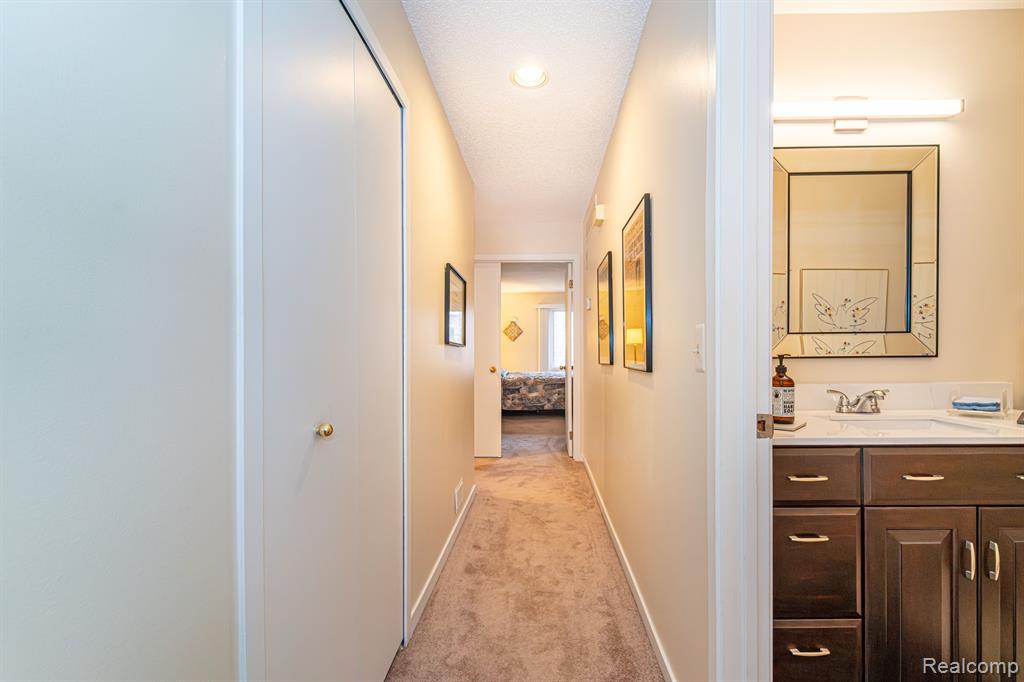 7375 PEPPER Creek, West Bloomfield, MI — Photo 23