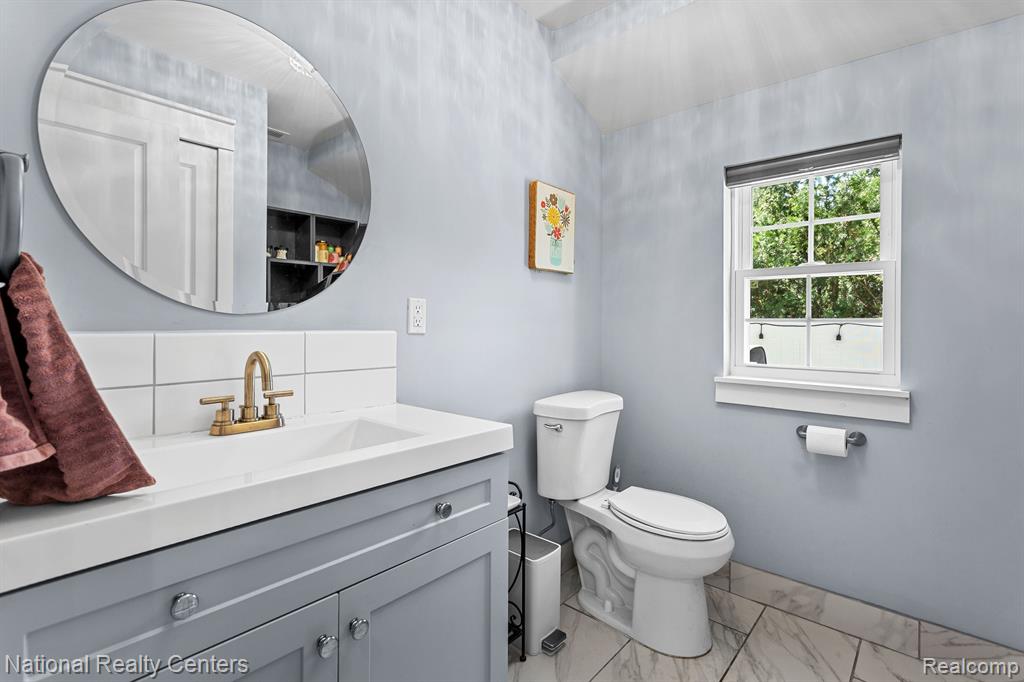 3706 Lakeview Boulevard, Orchard Lake Village, MI 48324 — Photo 14