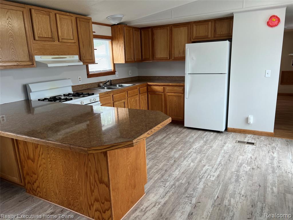 7130 Mapleview Circle, 68, Brown, MI 48416 — Photo 8
