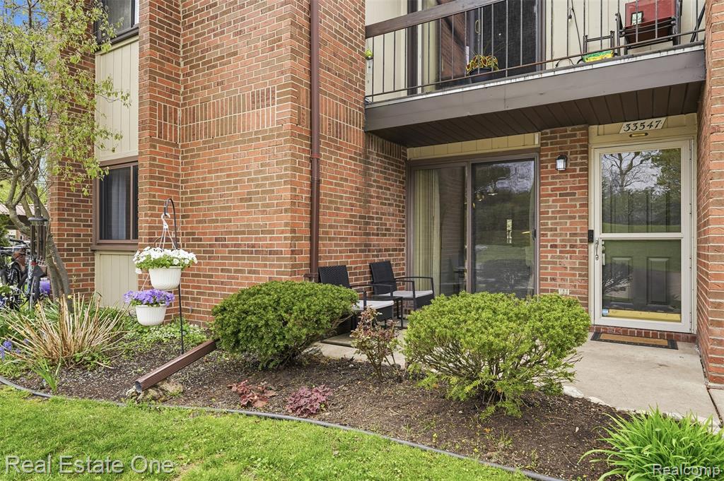 33547 Pondview Circle, 130, Livonia, MI 48152 — Photo 2
