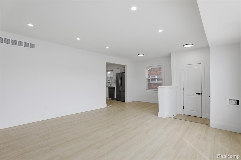 23509 Parklawn Street, Oak Park, MI 48237 — Photo 10