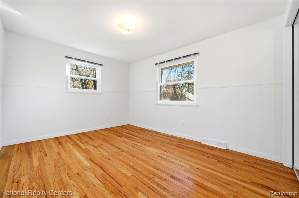 5595 Birdview Heights, Orchard Lake Village, MI 48324 — Photo 11