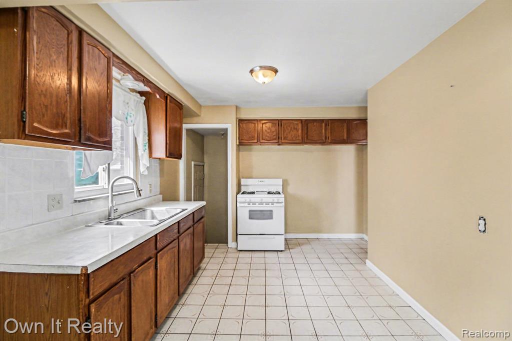 6791 Winthrop Street, Detroit, MI 48228 — Photo 9