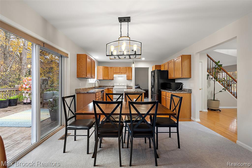 437 Cove View Drive, Waterford, MI 48327 — Photo 10