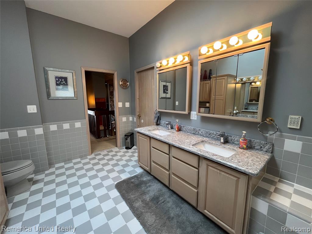 4533 Horseshoe Drive, Waterford, MI 48328 — Photo 31