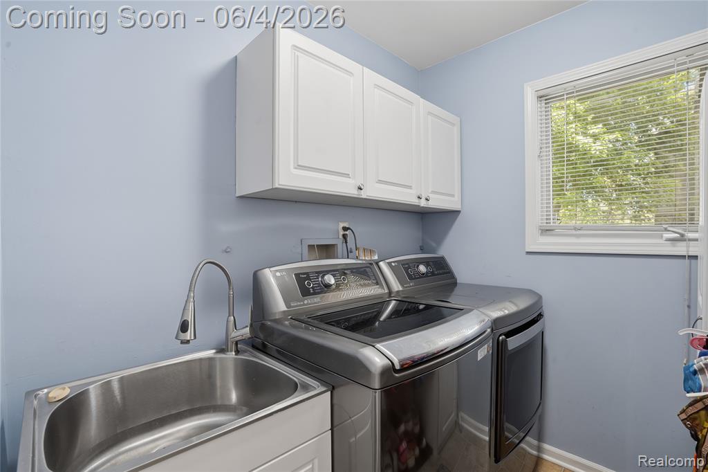 8605 Vista Court, Westland, MI — Photo 18