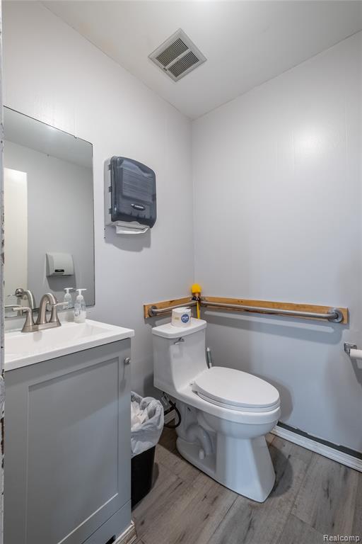 7570 Cooley Lake Road, Waterford, MI 48327 — Photo 13