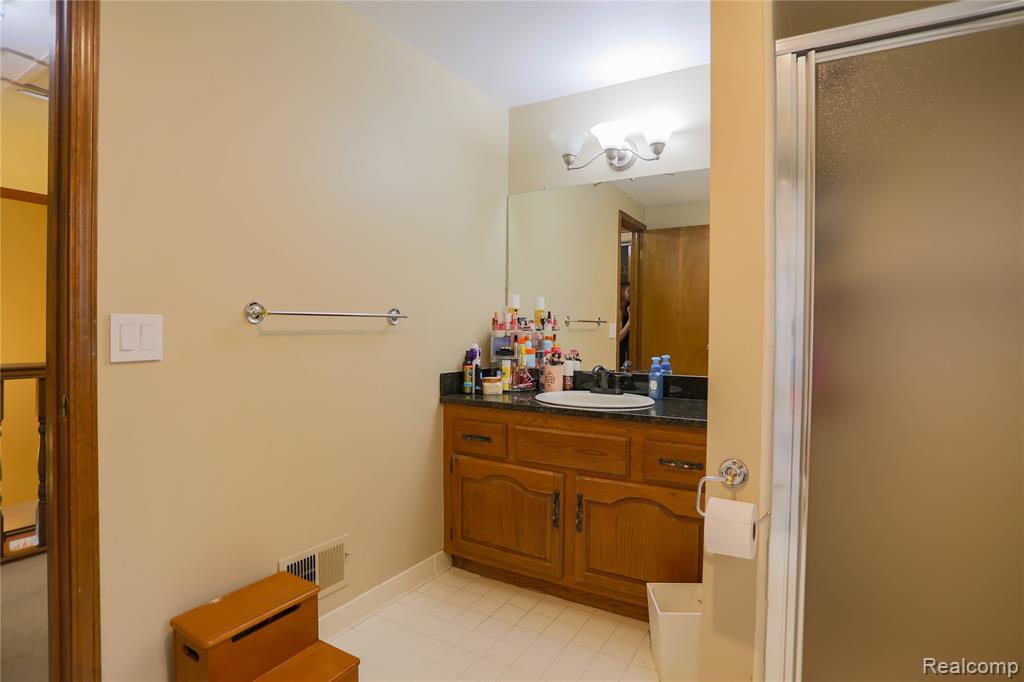 810 Box Canyon Court, Rochester Hills, MI 48309 — Photo 33