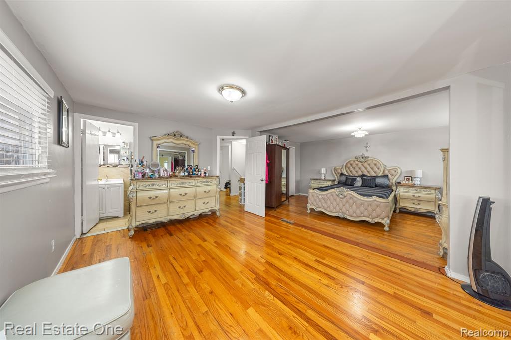 4275 NICKOLAS Drive, Sterling Heights, MI 48310 — Photo 29