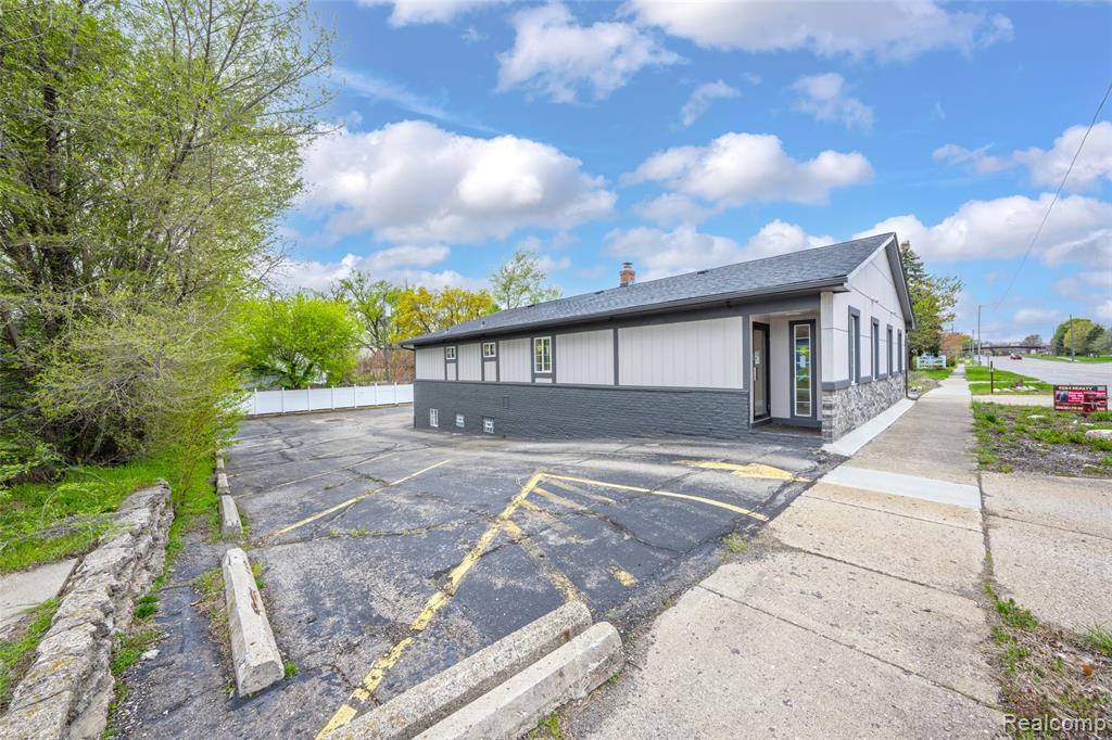 1095 W Huron Street, Waterford, MI 48328 — Photo 4