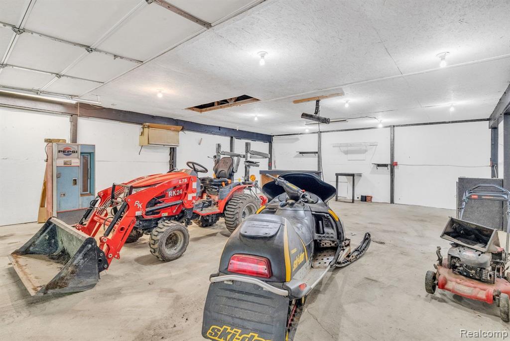 6917 CHASE LAKE Road, Fowlerville, MI 48836 — Photo 53