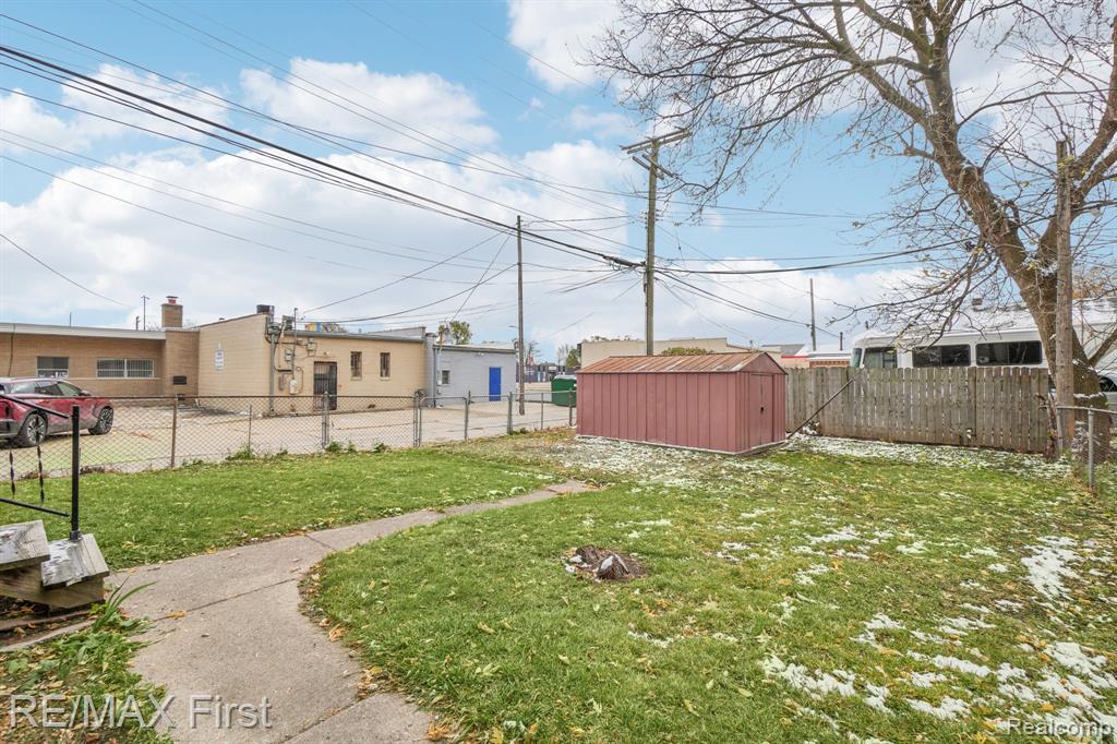 7726 Coolidge, Center Line, MI 48015 — Photo 27