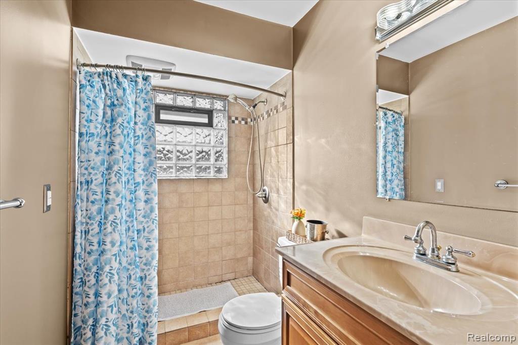 4485 Pommore, Milford, MI 48380 — Photo 18