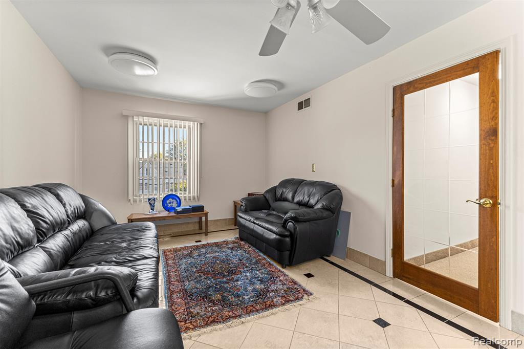 30401 UTICA Road, Roseville, MI 48066 — Photo 38